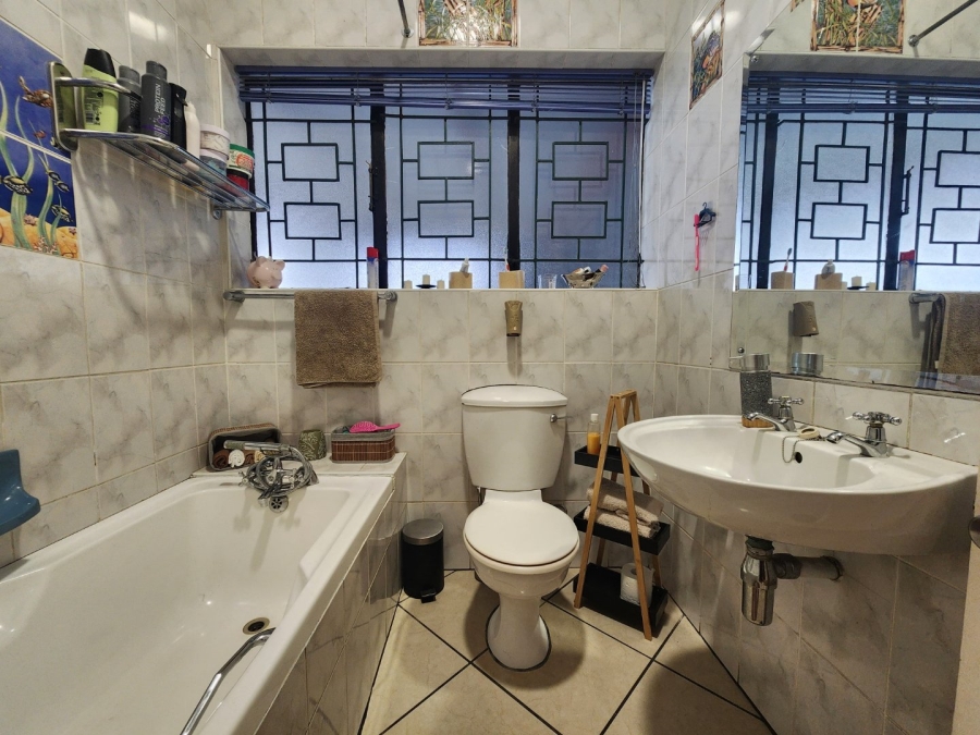 3 Bedroom Property for Sale in Levallia Western Cape